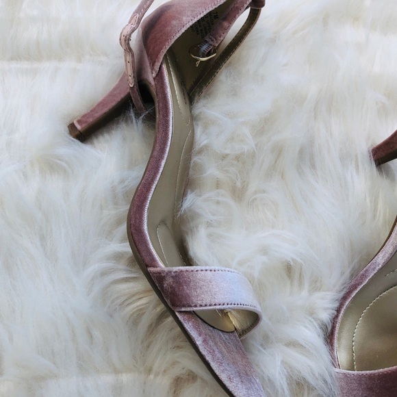 Soft Velvet Pink Pumps - Picture 4 of 4